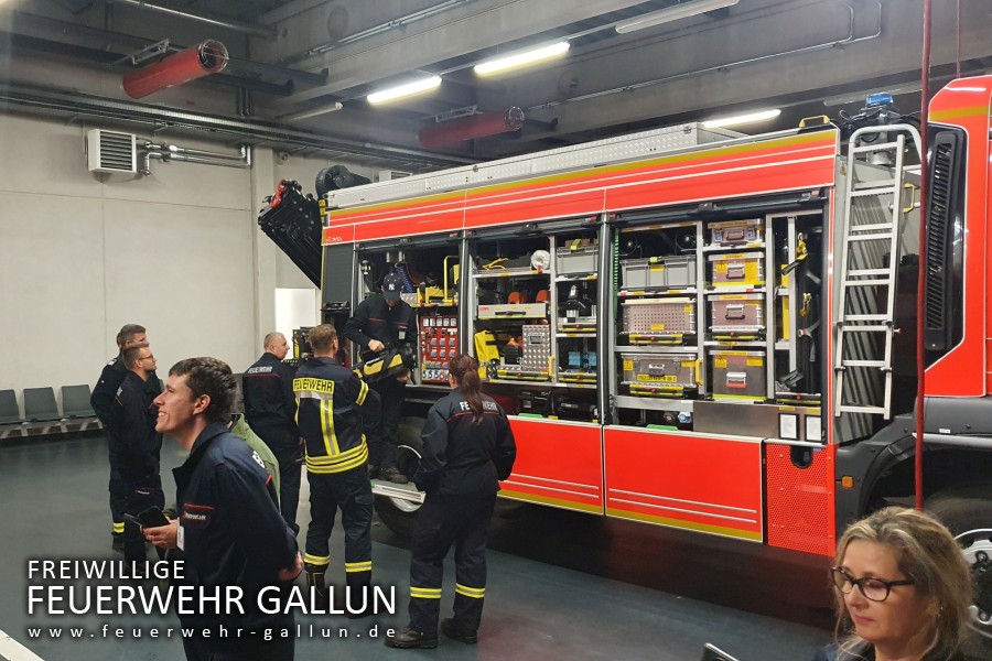 Besuch der Flughafenfeuerwehr des BER